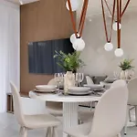 アパート Elegant With Parking & Ac By Renters カトヴィツェ