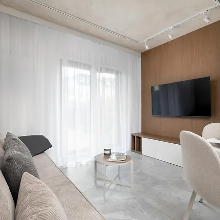 Elegant With Parking & Ac By Renters Апартаменты *