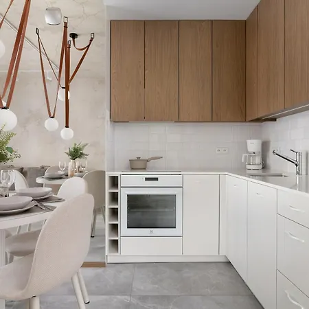 Elegant With Parking & Ac By Renters Appartement Katowice