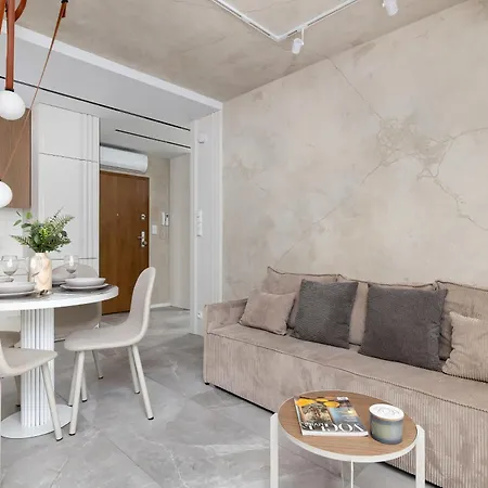 Elegant With Parking & Ac By Renters