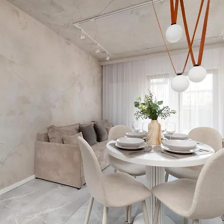 Elegant With Parking & Ac By Renters