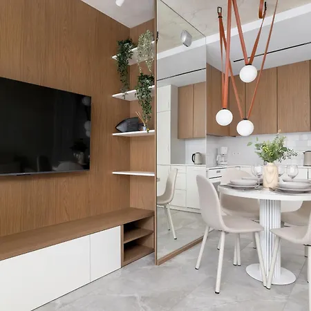 Elegant With Parking & Ac By Renters Апартаменты *