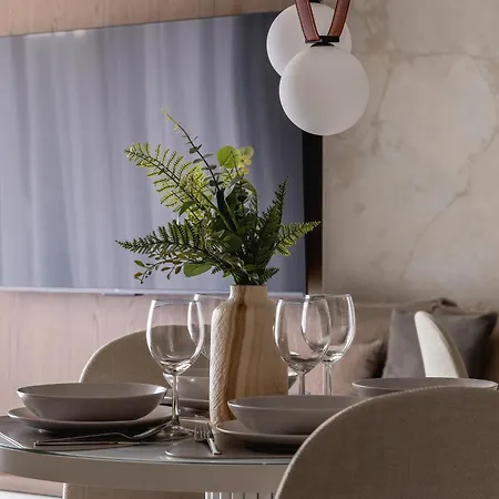 Elegant With Parking & Ac By Renters