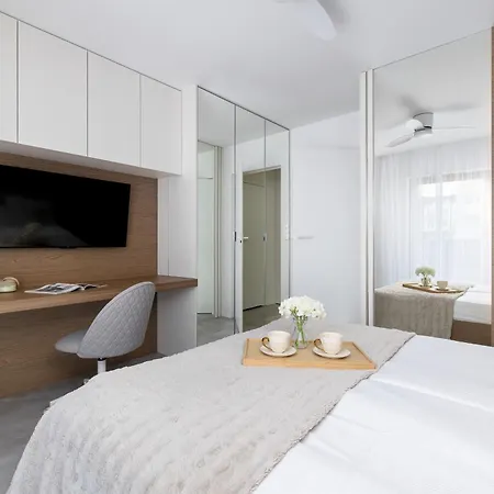 Elegant With Parking & Ac By Renters *