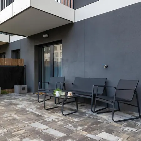 아파트 Elegant With Parking & Ac By Renters 카토비체