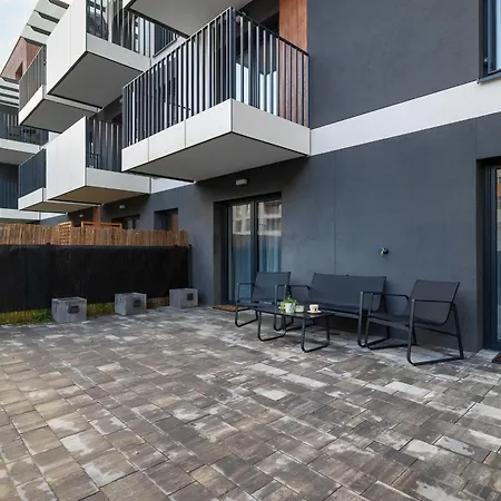 Elegant With Parking & Ac By Renters