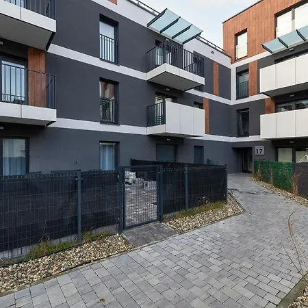 Elegant With Parking & Ac By Renters Katovice