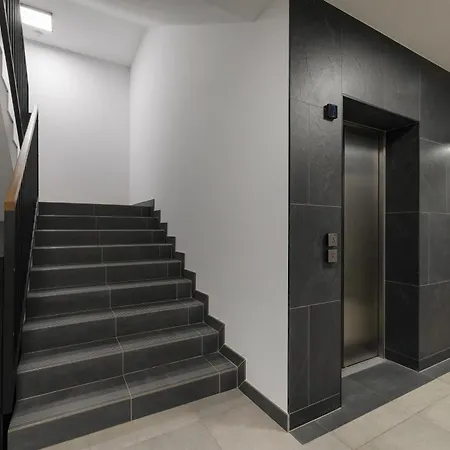 Elegant With Parking & Ac By Renters *