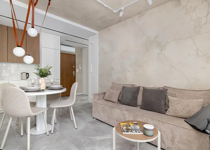 Elegant With Parking & Ac By Renters