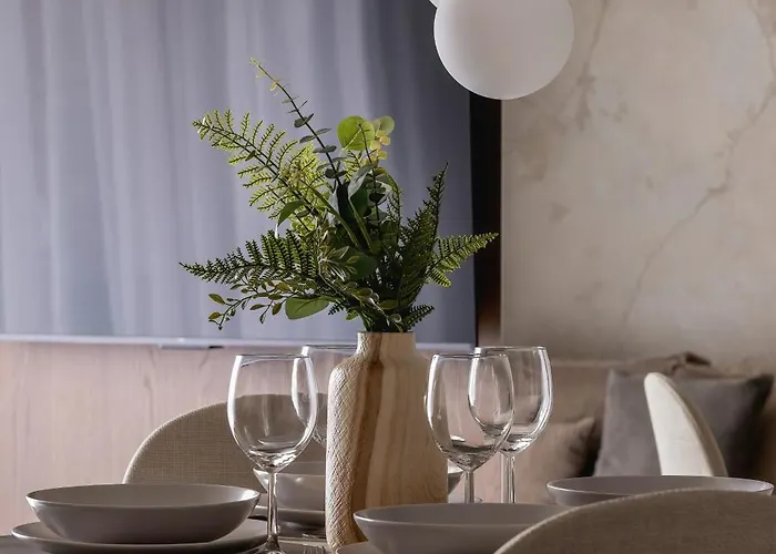 Elegant With Parking & Ac By Renters