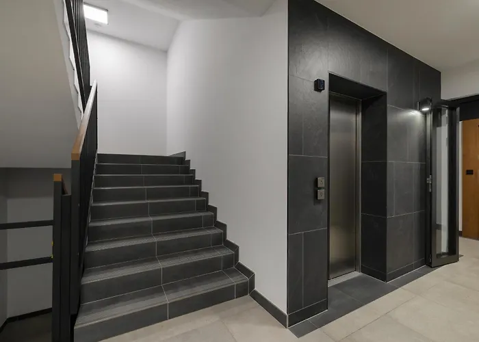 Elegant With Parking & Ac By Renters *